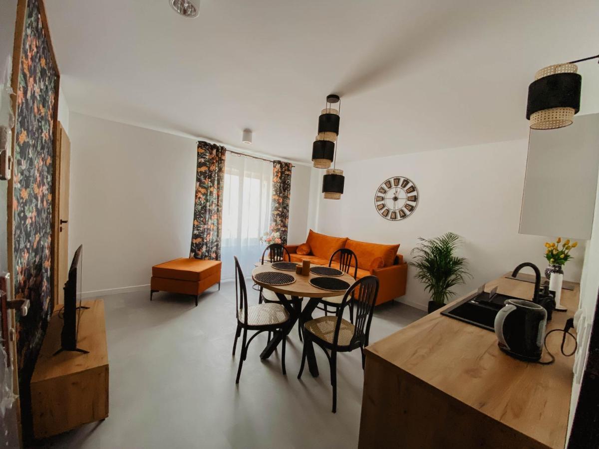 Apartamento Cztery Pory Roku Wiele Exterior foto