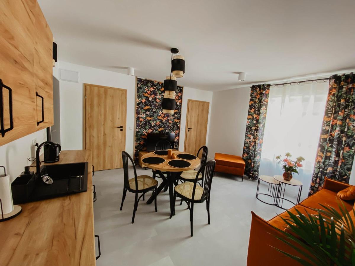 Apartamento Cztery Pory Roku Wiele Exterior foto
