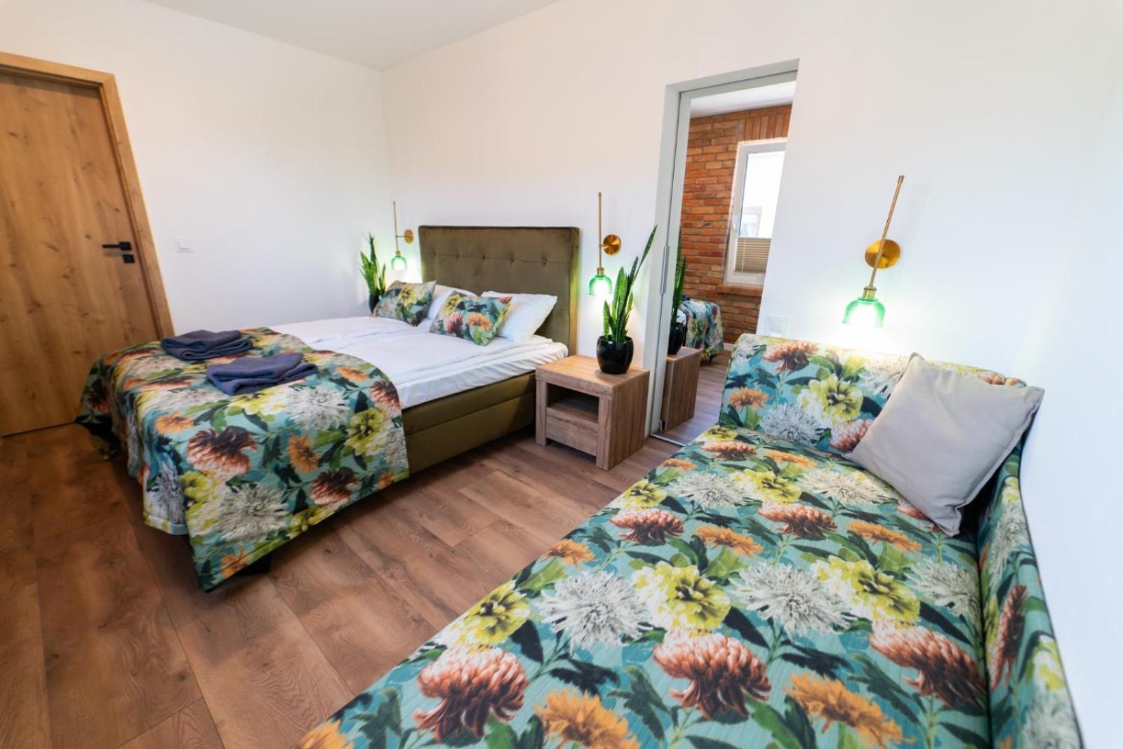 Apartamento Cztery Pory Roku Wiele Exterior foto
